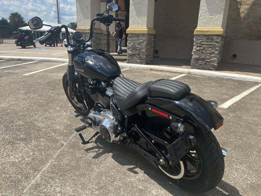 Street Bob®