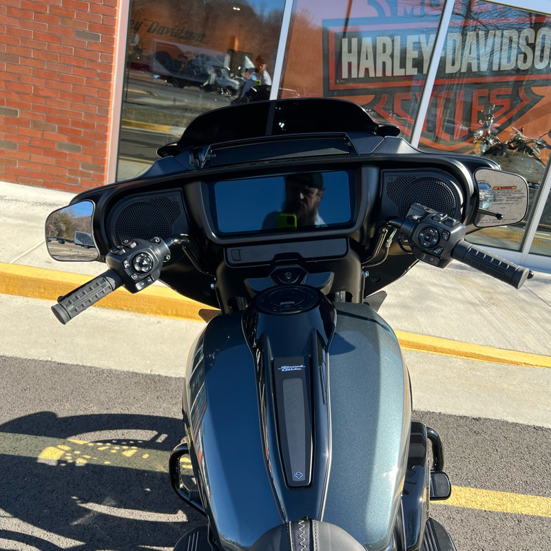 Street Glide®