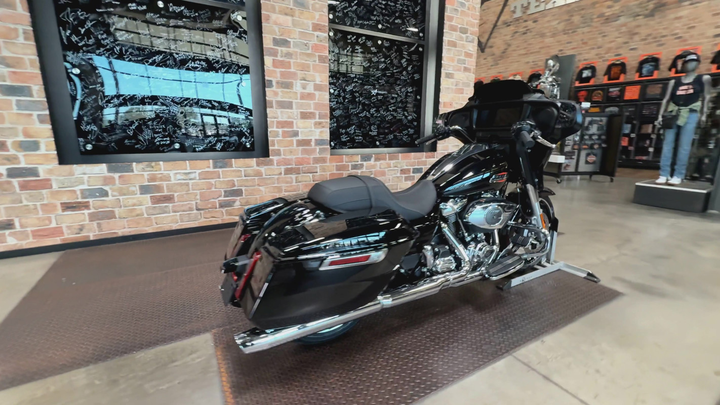 Street Glide®