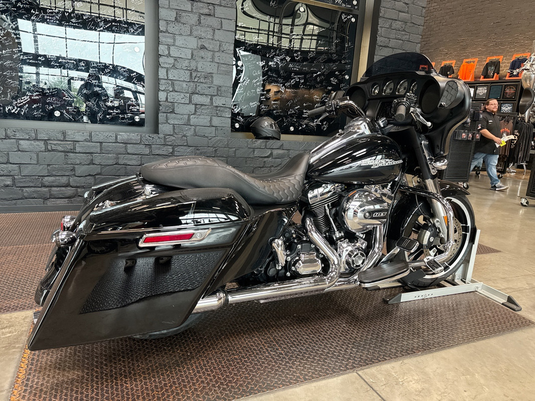 Street Glide®