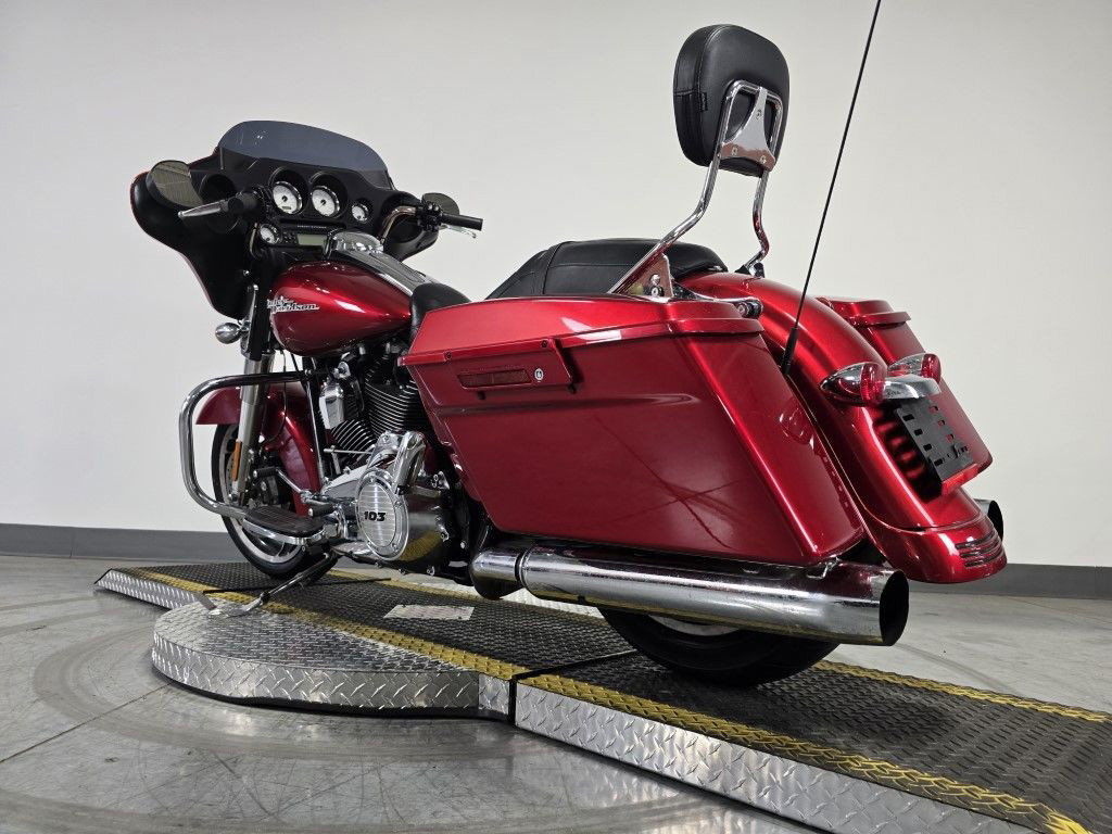 Street Glide®