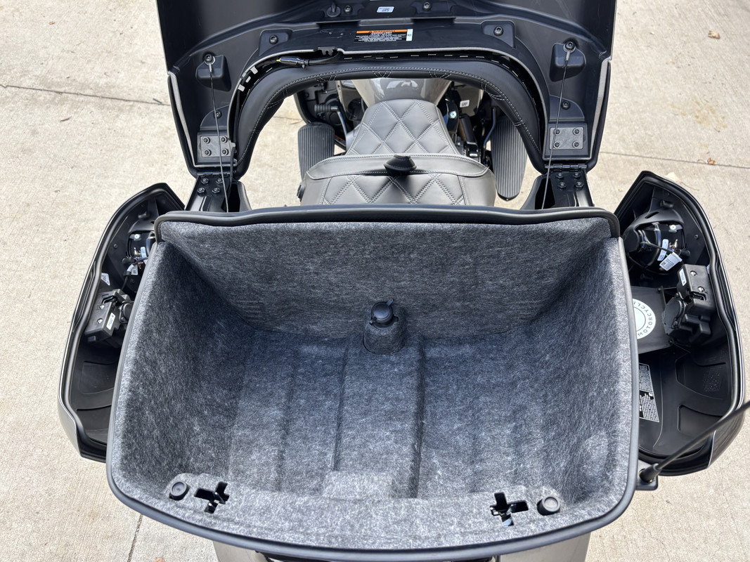 Pursuit Dark Horse 112