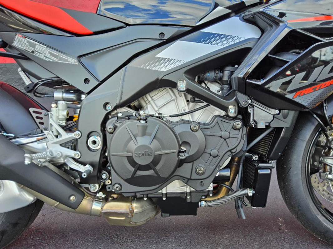 Tuono V4 1100 Factory