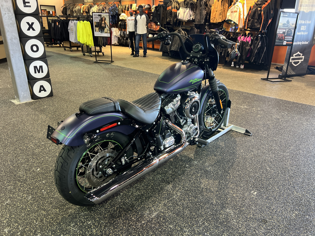 Street Bob®