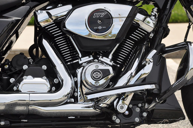 Street Glide®