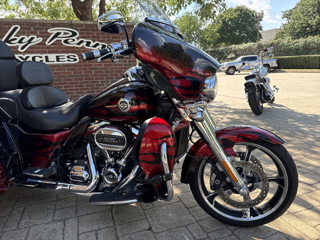 CVO® Tri Glide®