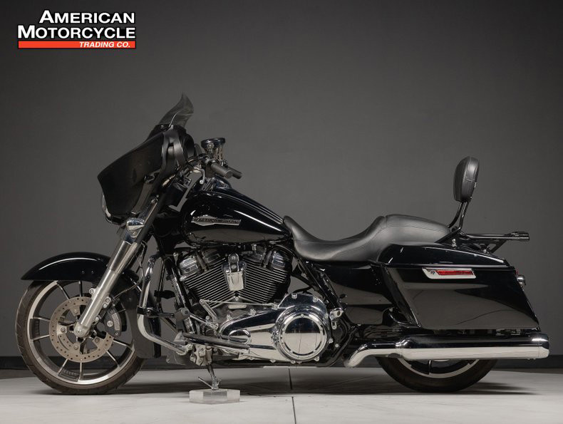 Street Glide®