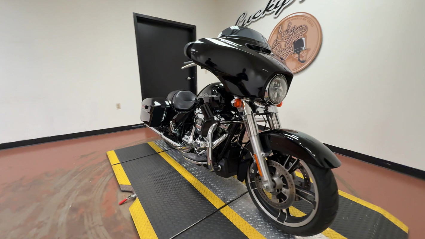 Street Glide®