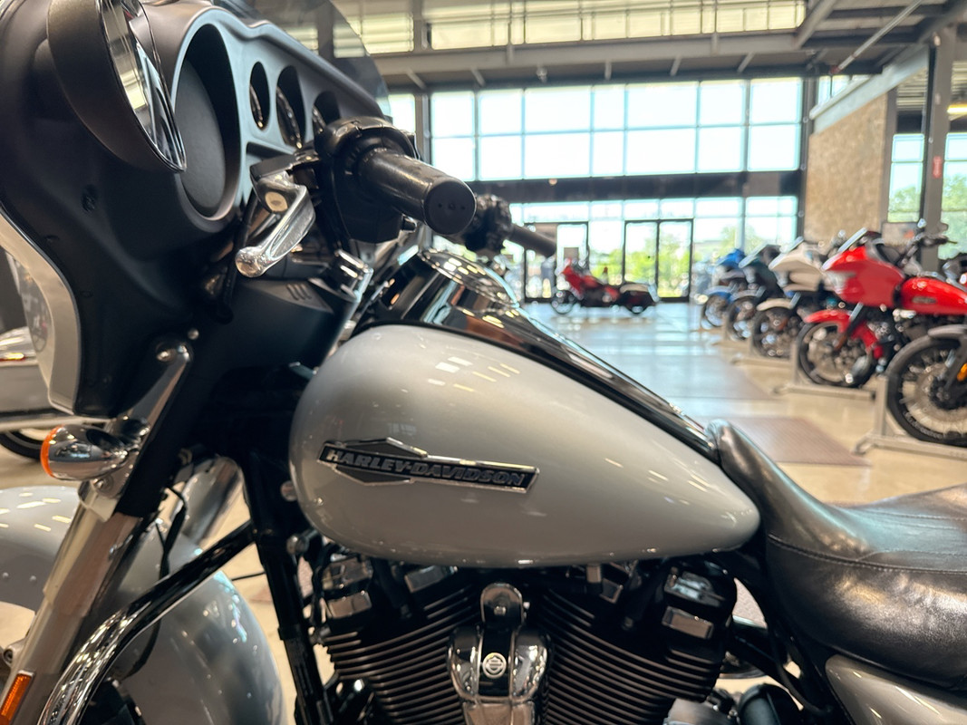 Street Glide®