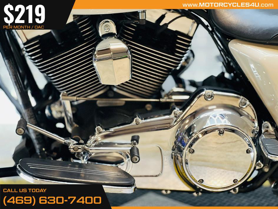 Street Glide®