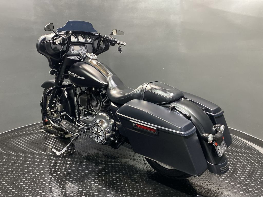 Street Glide®