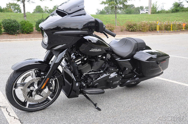 Street Glide®
