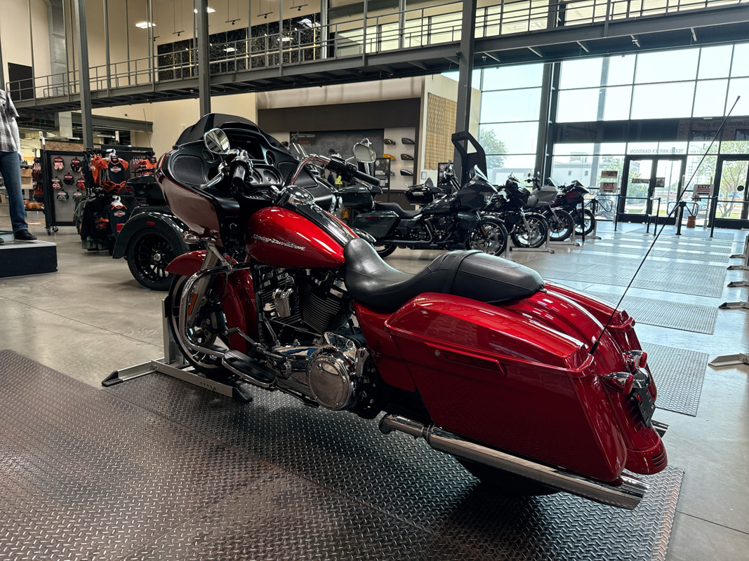 Road Glide®