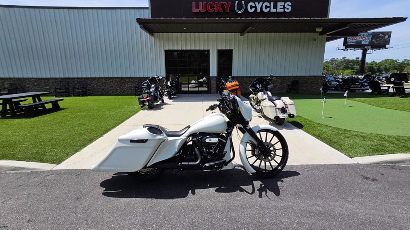Street Glide®
