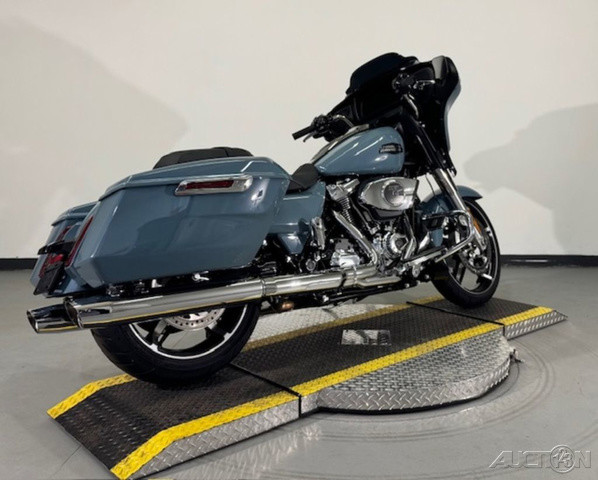 Street Glide®
