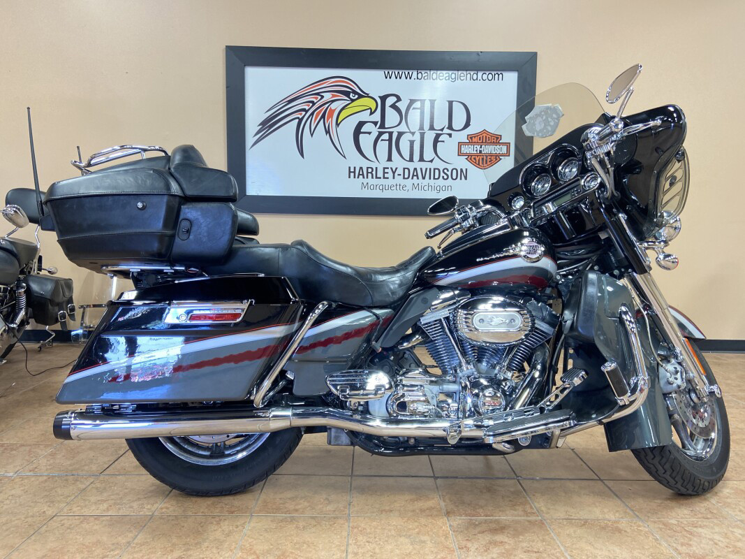 2006 Harley-Davidson® FLHTCUSE Screamin 