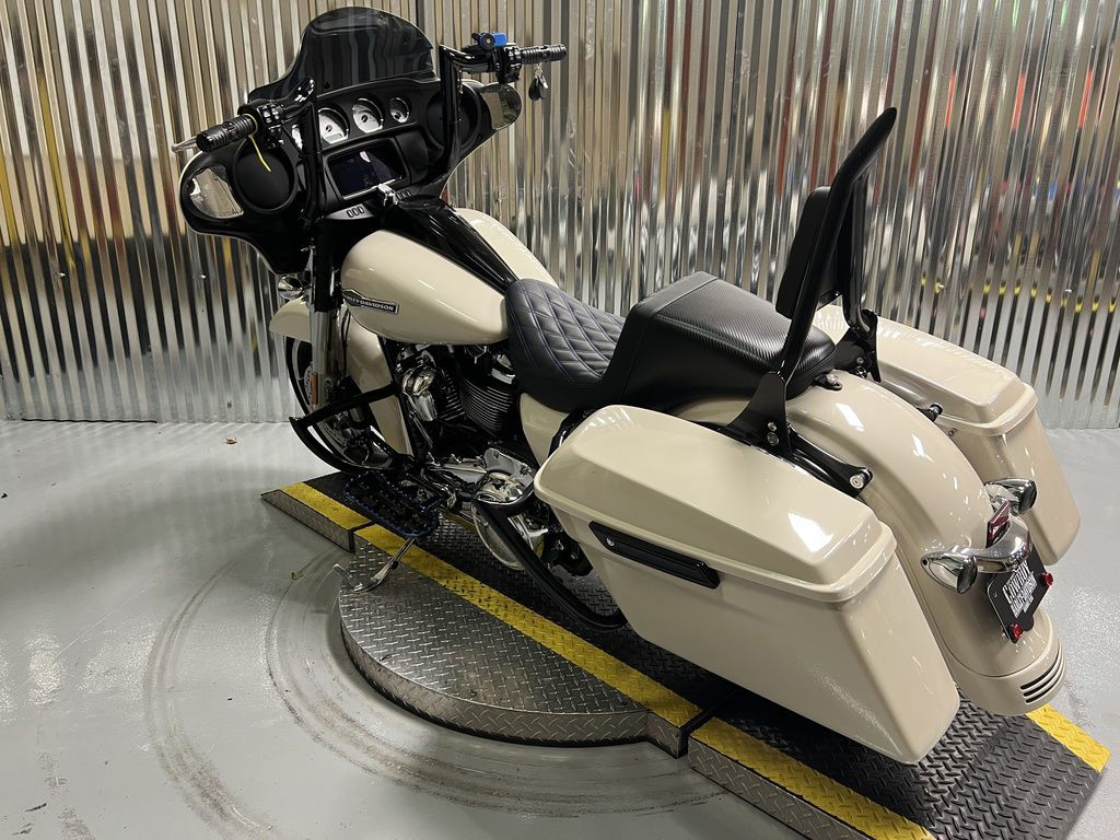 Street Glide®