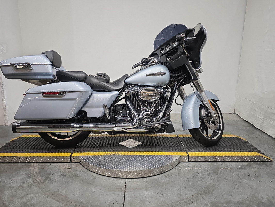Street Glide®