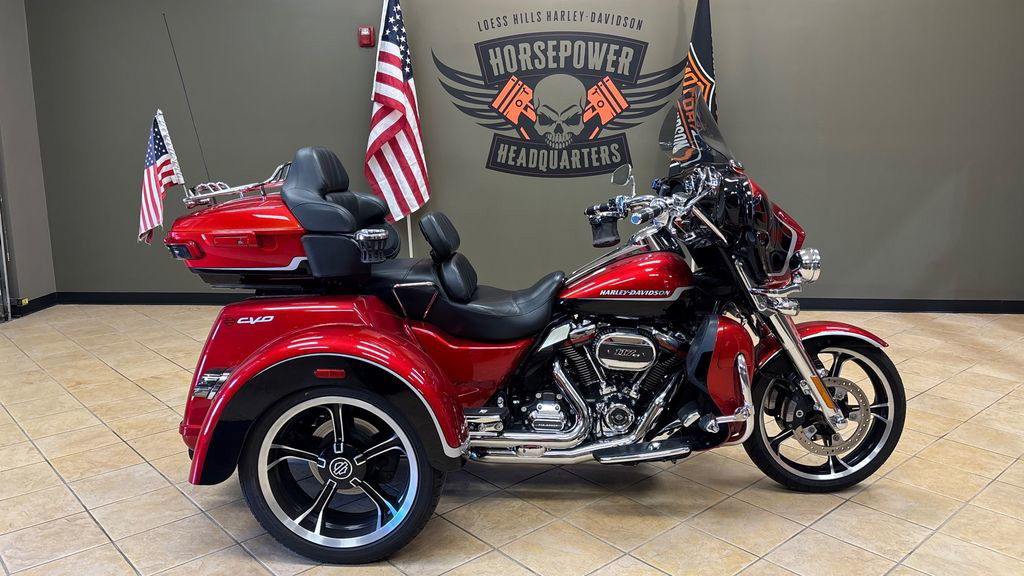 CVO® Tri Glide® Ultra