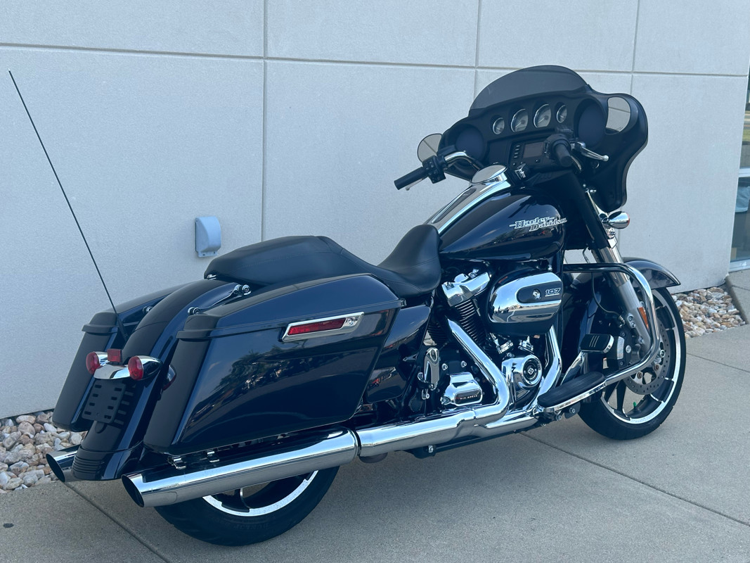 Street Glide®