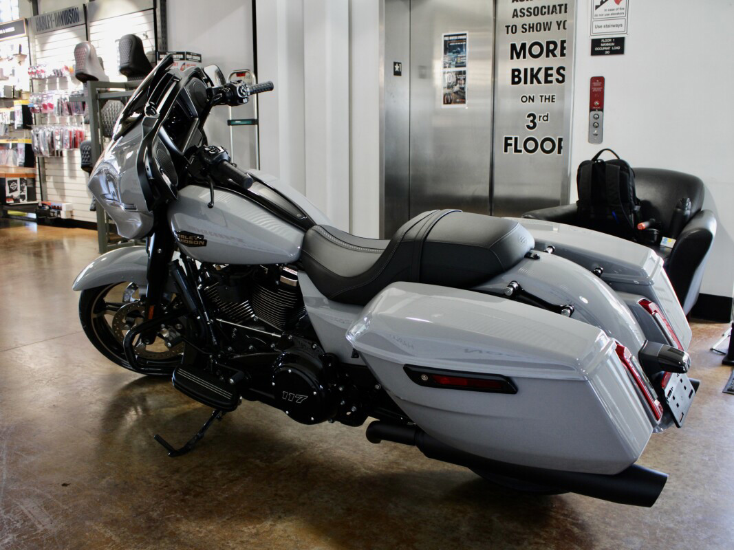 Street Glide®