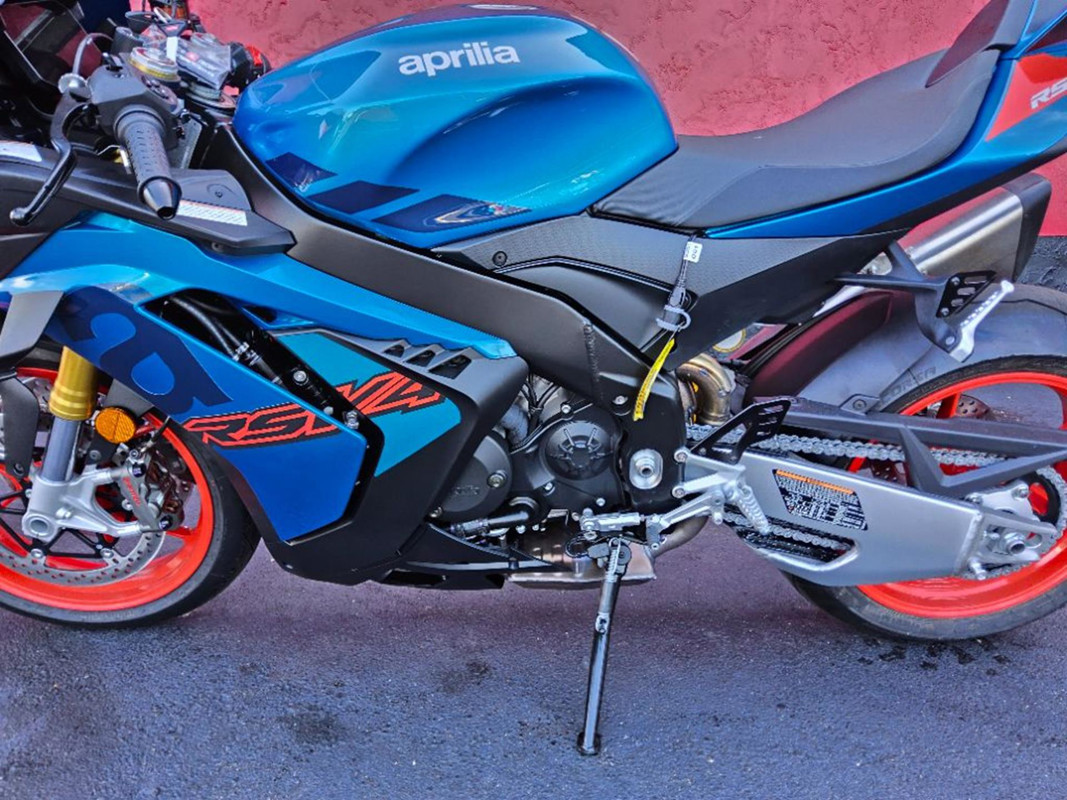 RSV4 1100