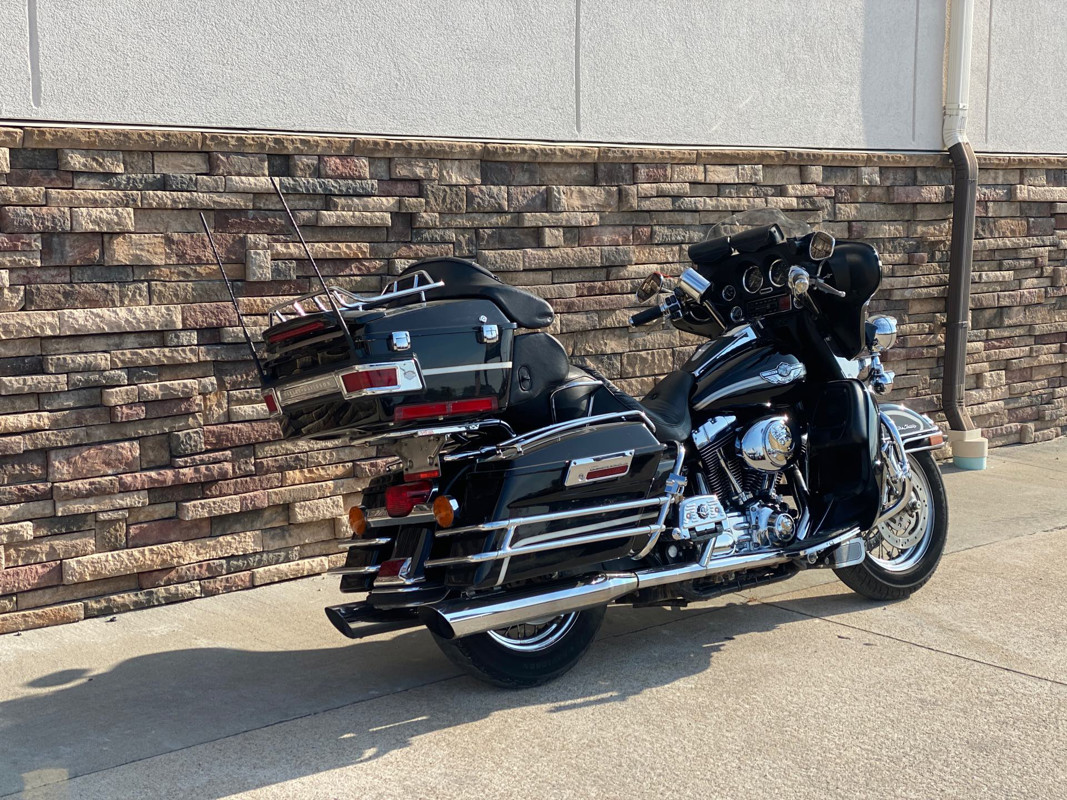 2003 HarleyDavidson® FLHTCU/IANV Ultra Classic® Electra Glide