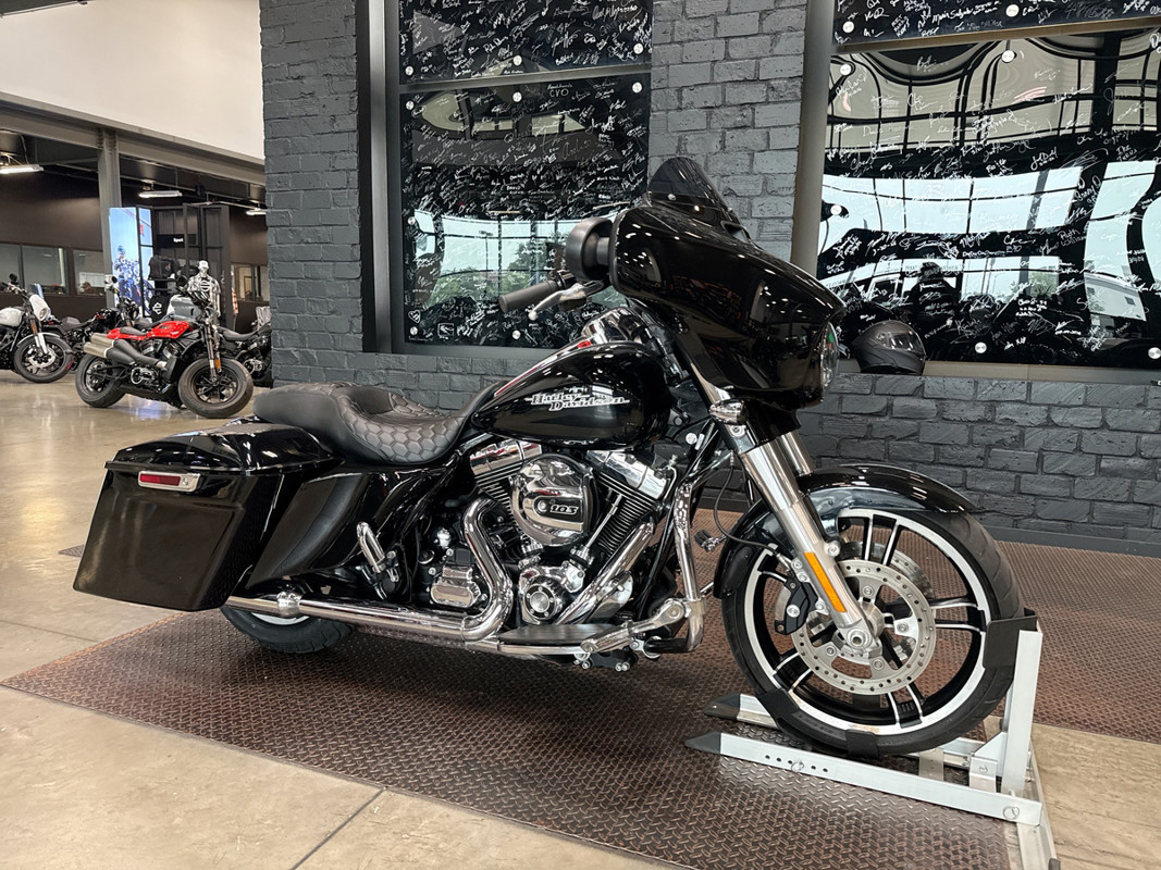 Street Glide®