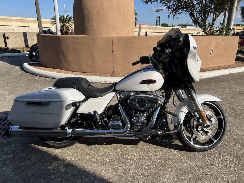 Street Glide®