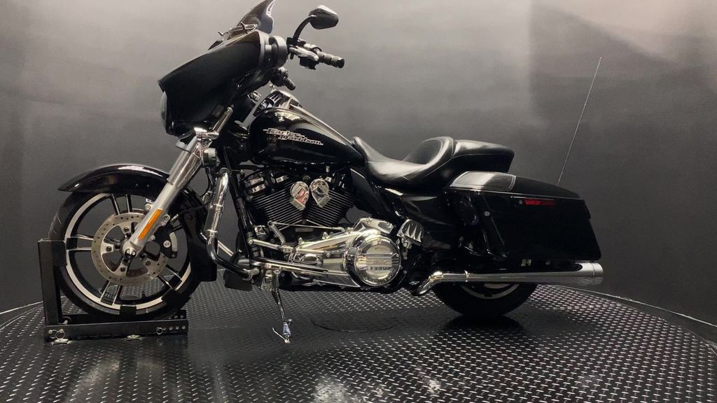 Street Glide®
