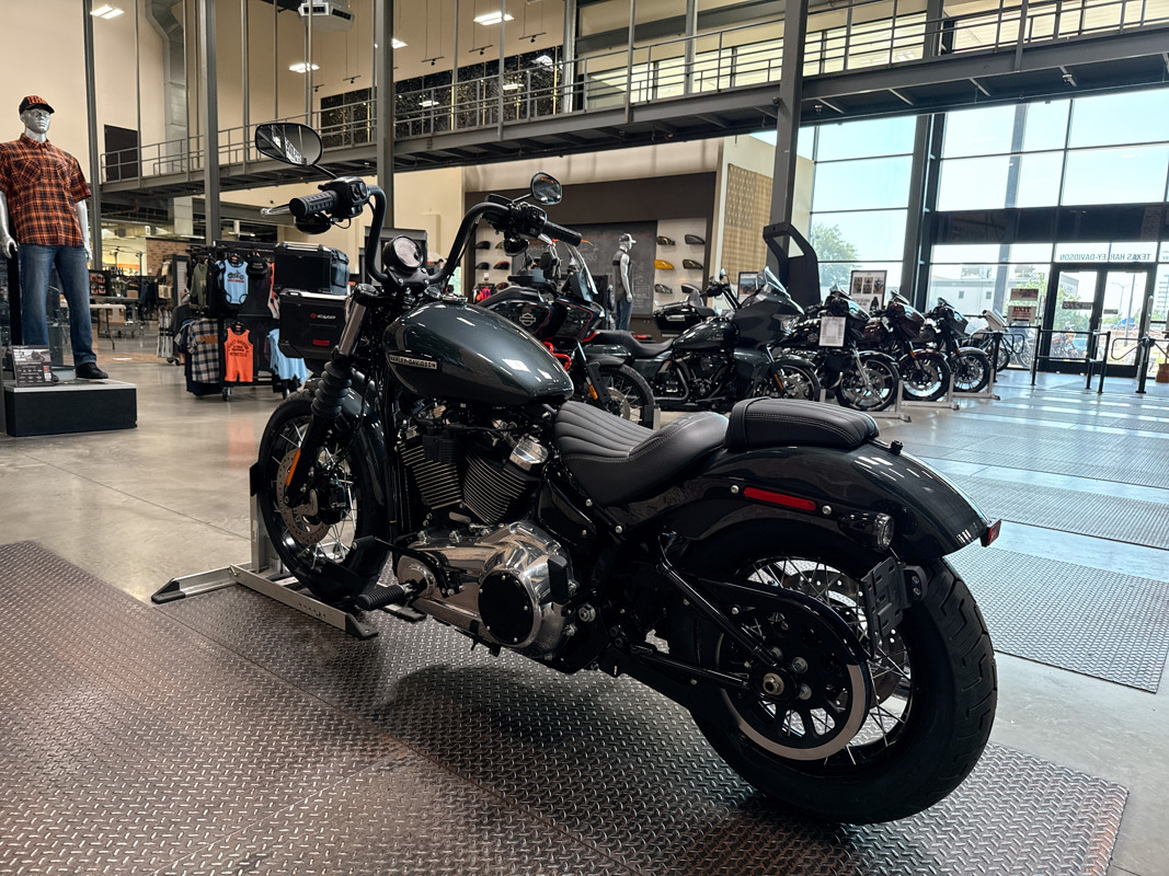 Street Bob®
