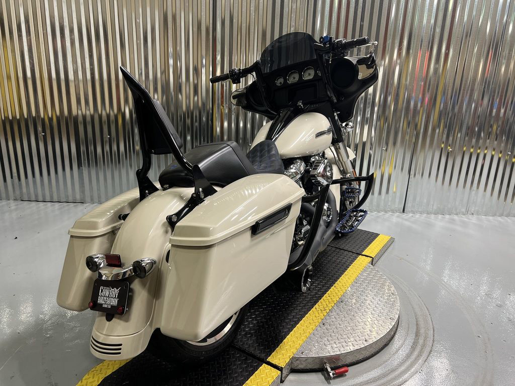 Street Glide®