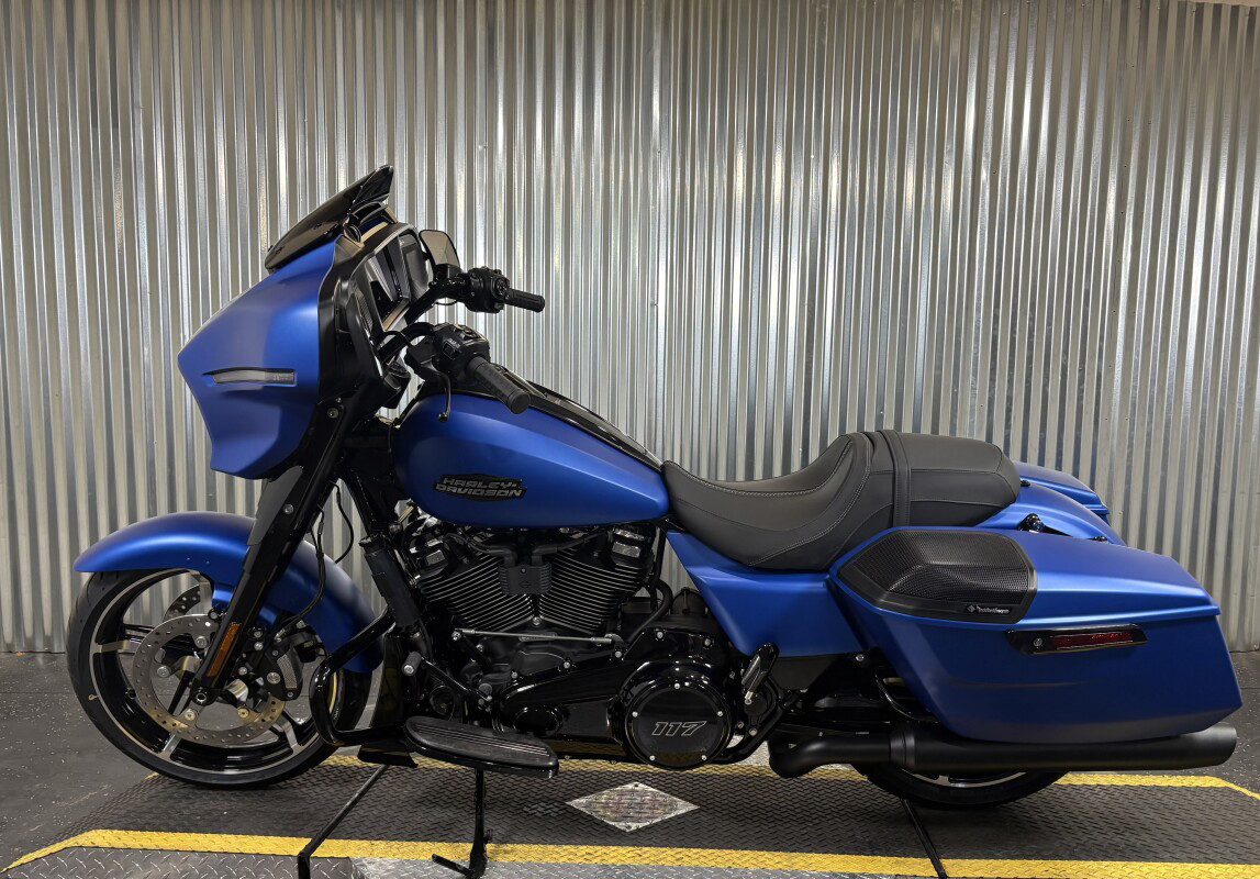 Street Glide®