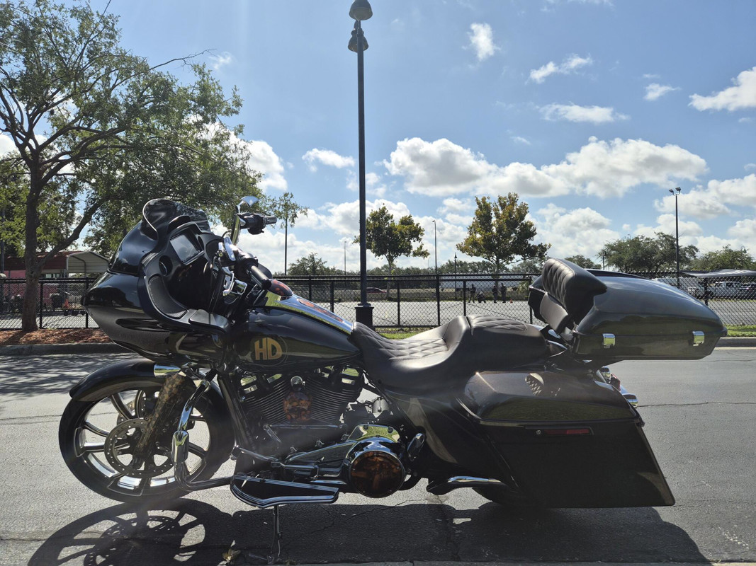 Road Glide®