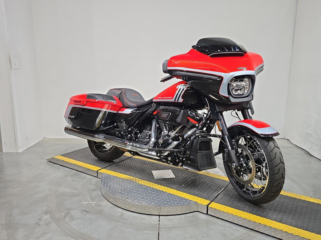 CVO® Street Glide®