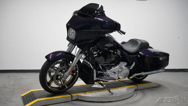 Street Glide®