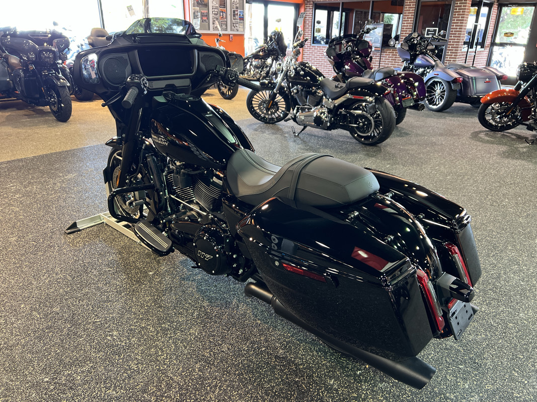 Street Glide®