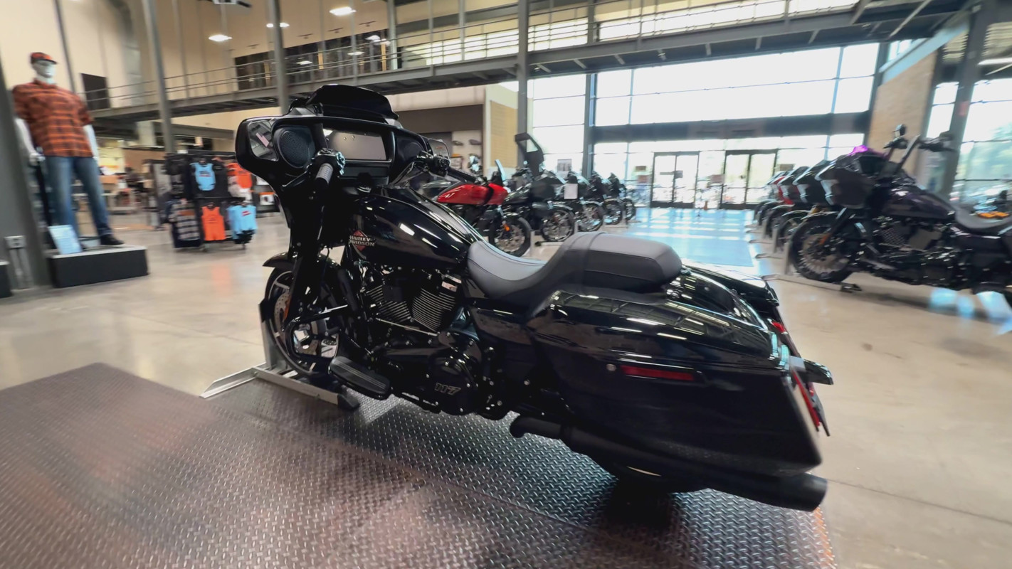 Street Glide®