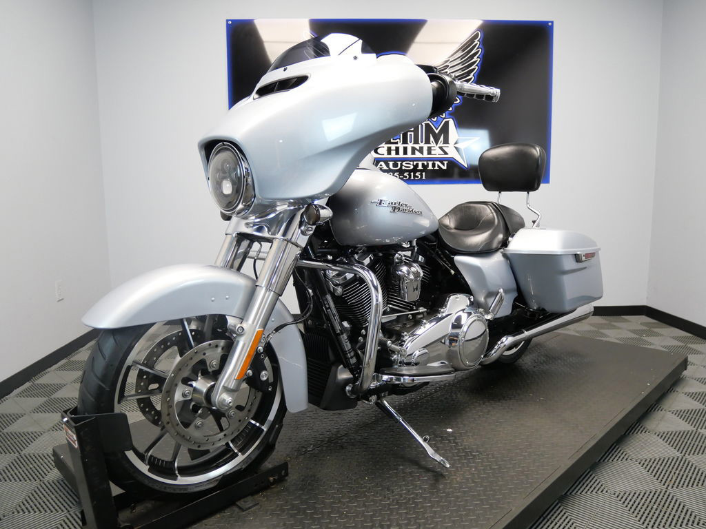 Street Glide®