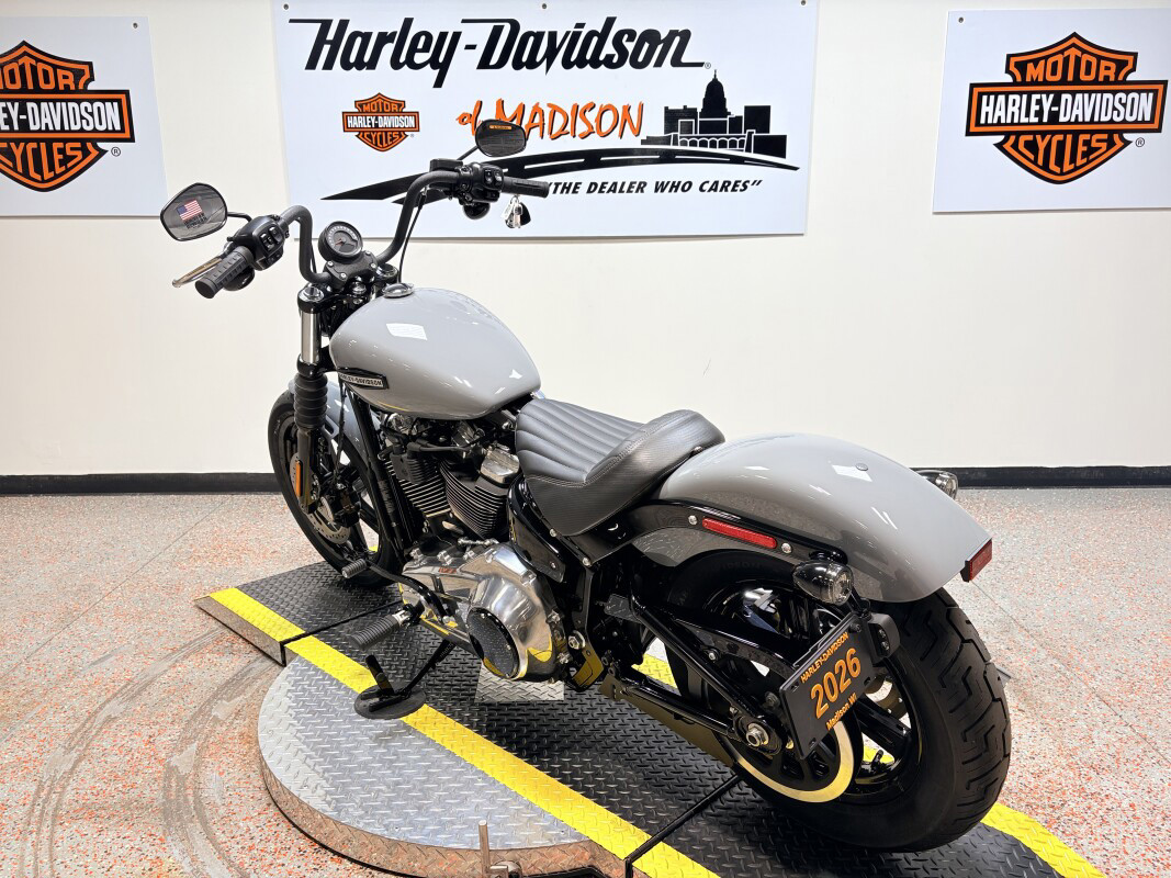 Street Bob®