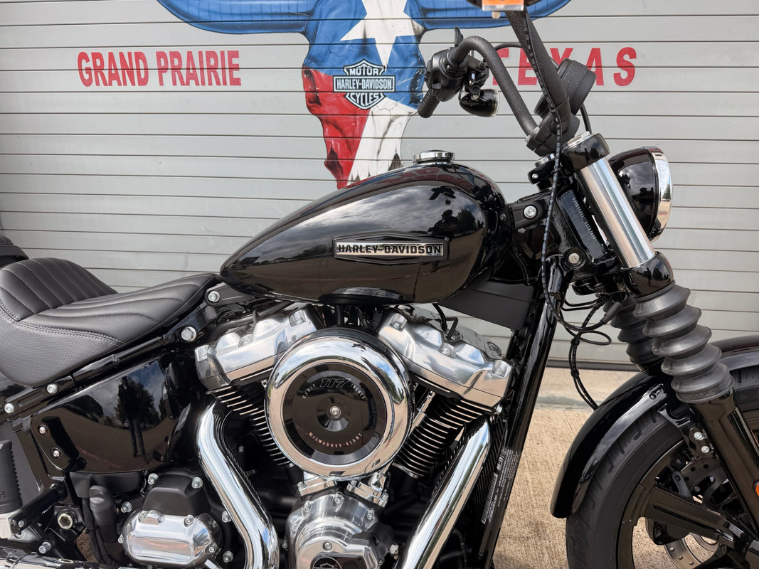 Street Bob®