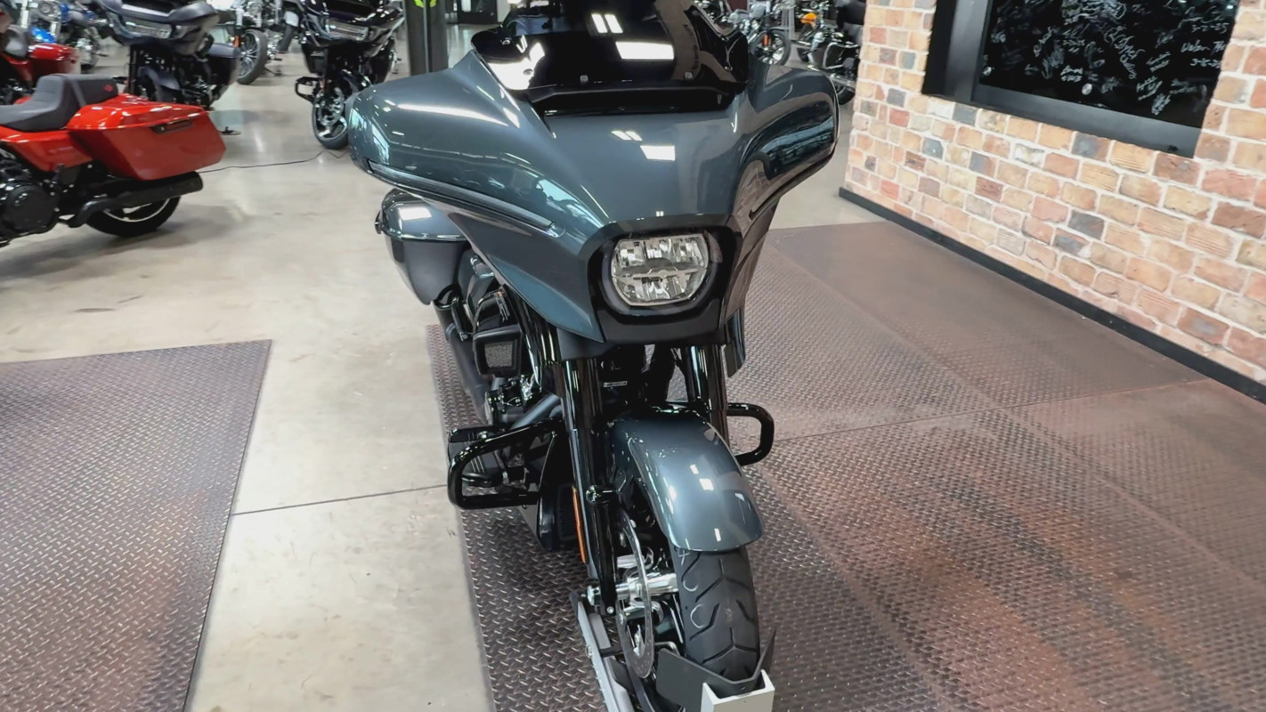 Street Glide®