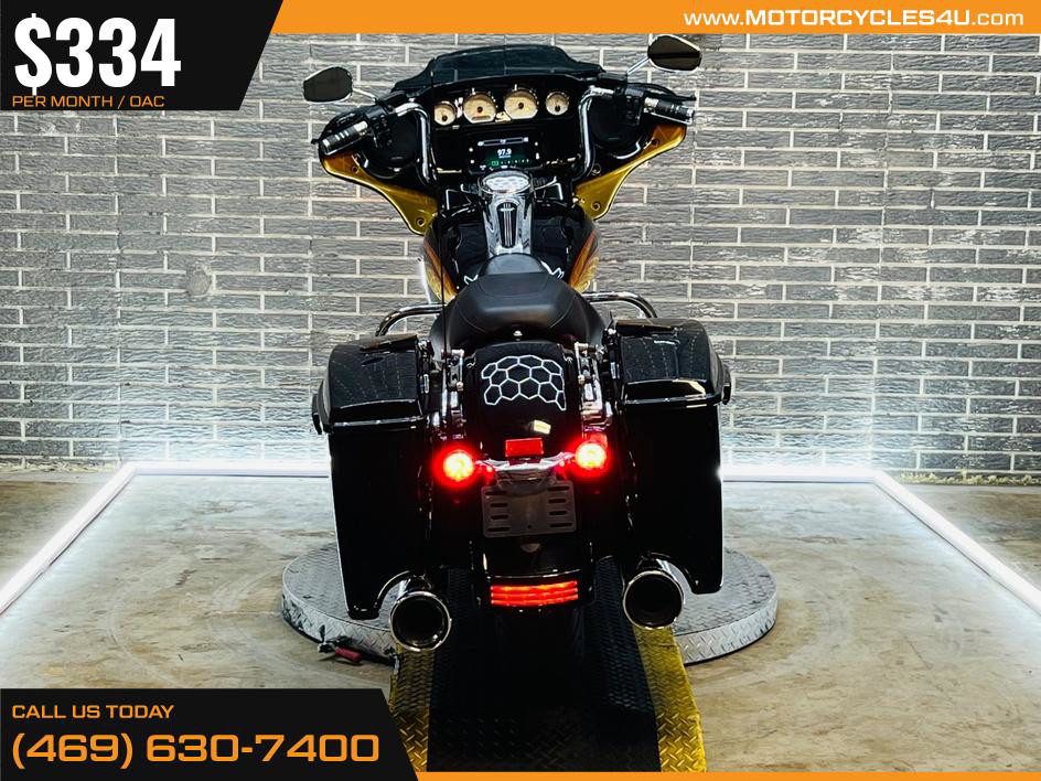 Street Glide®