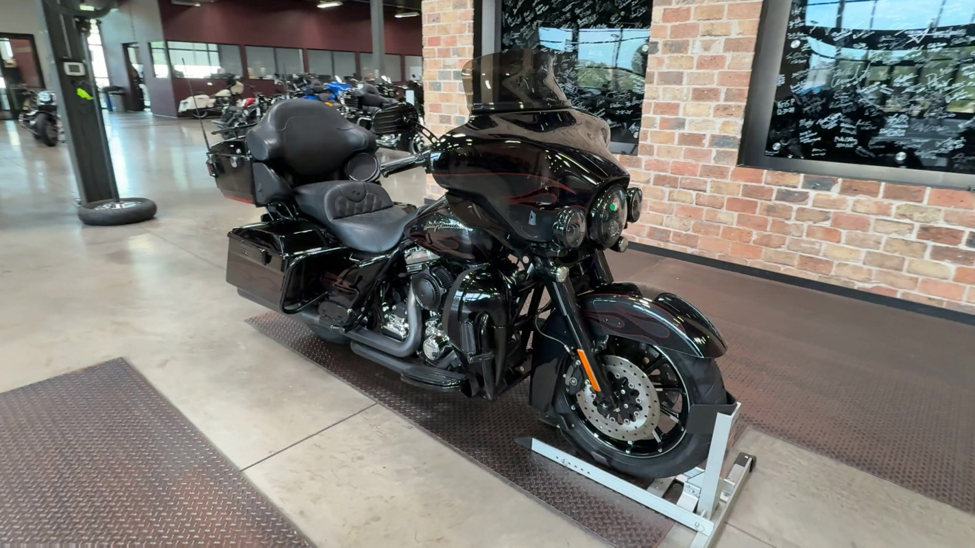 CVO® Ultra Classic® Electra Glide® 