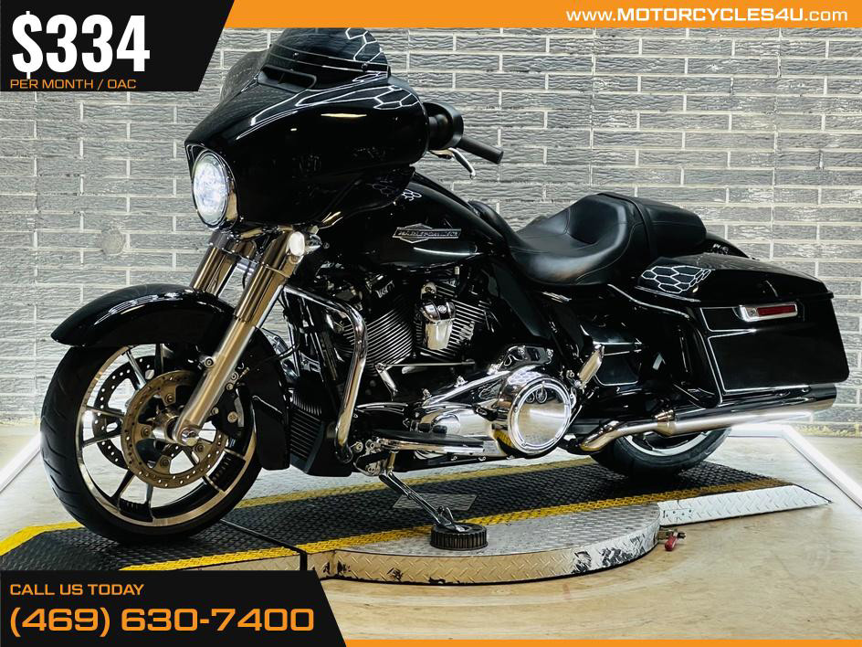 Street Glide®