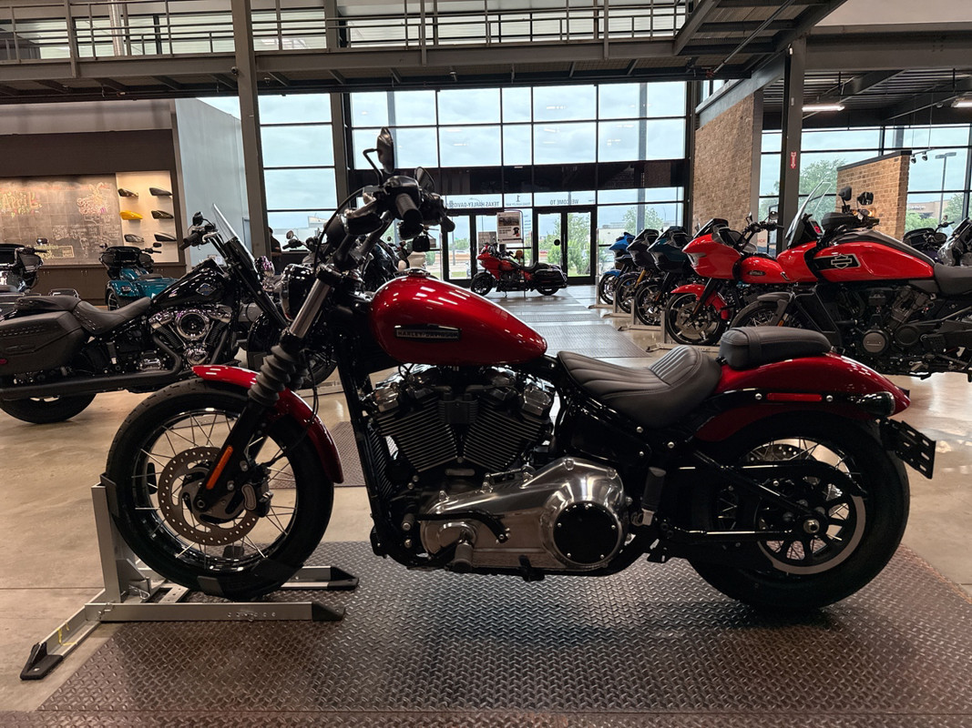 Street Bob®