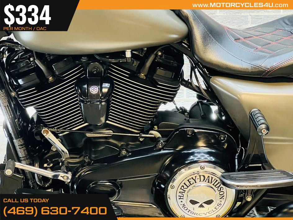 Street Glide®
