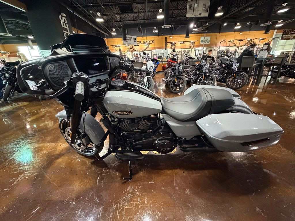 Street Glide®