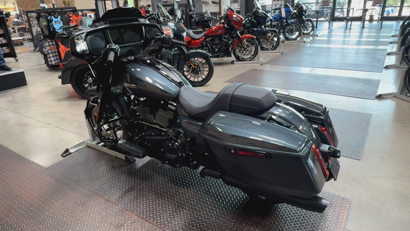 Street Glide®