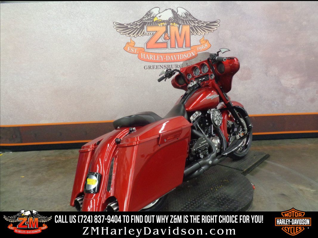 Street Glide®